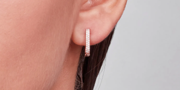 Cercei și brățări cu diamante – Accesorii discrete care schimbă totul